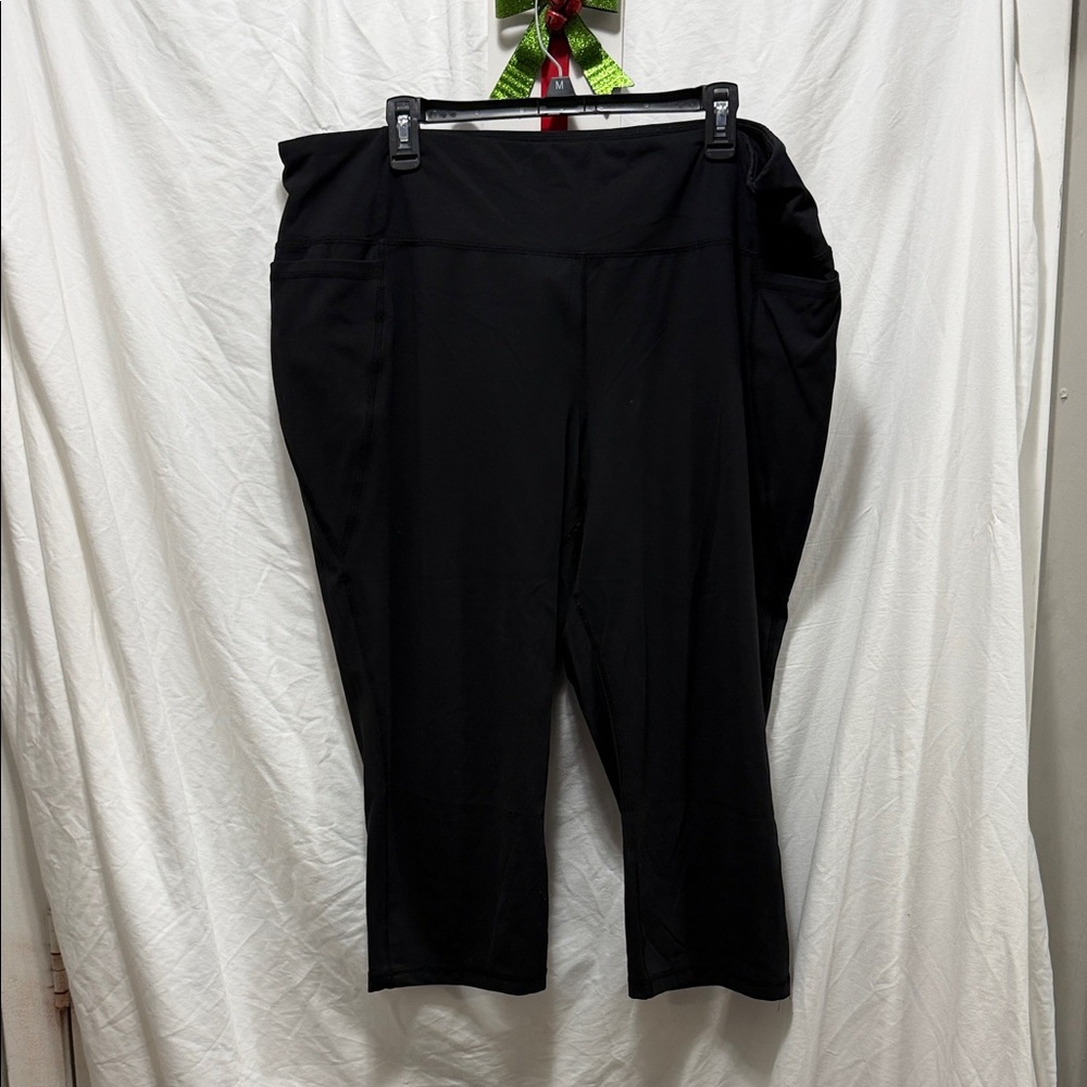 Livi Active Sleek Black Ankle Pants